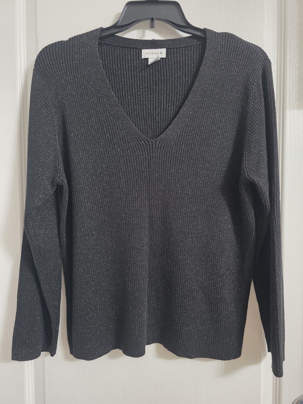 Avenue Women's V Neck Sweater Brown with Gold sparkles Size 22/24. B8